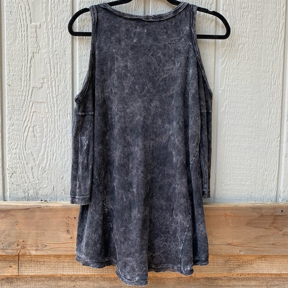 Three Dots thermal high low cold shoulder top - Picture 5 of 11